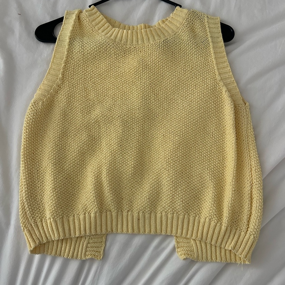 Yellow Sleeveless open black Knit Sweater